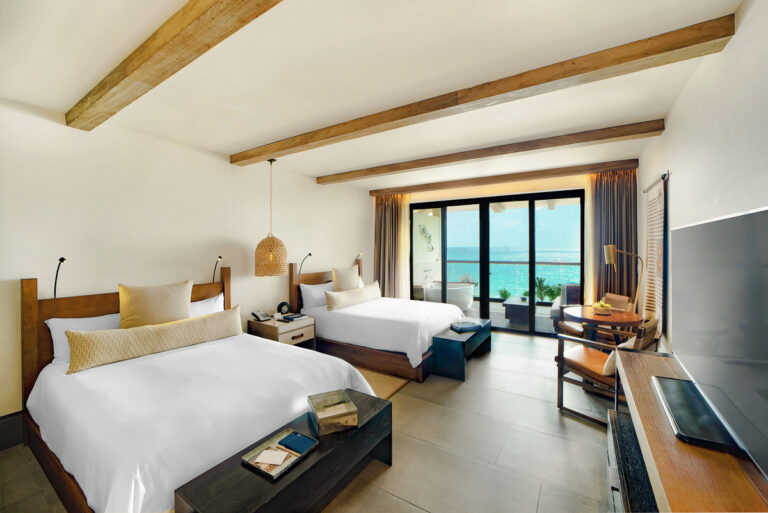 Double bed Alcoba suite with ocean view balcony.